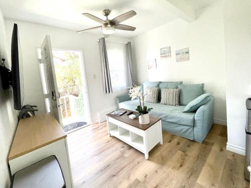 Hidden Gem with Hot Tub and Parking 4 Guests — 4-Star Luxury Hotel in San Diego, United States