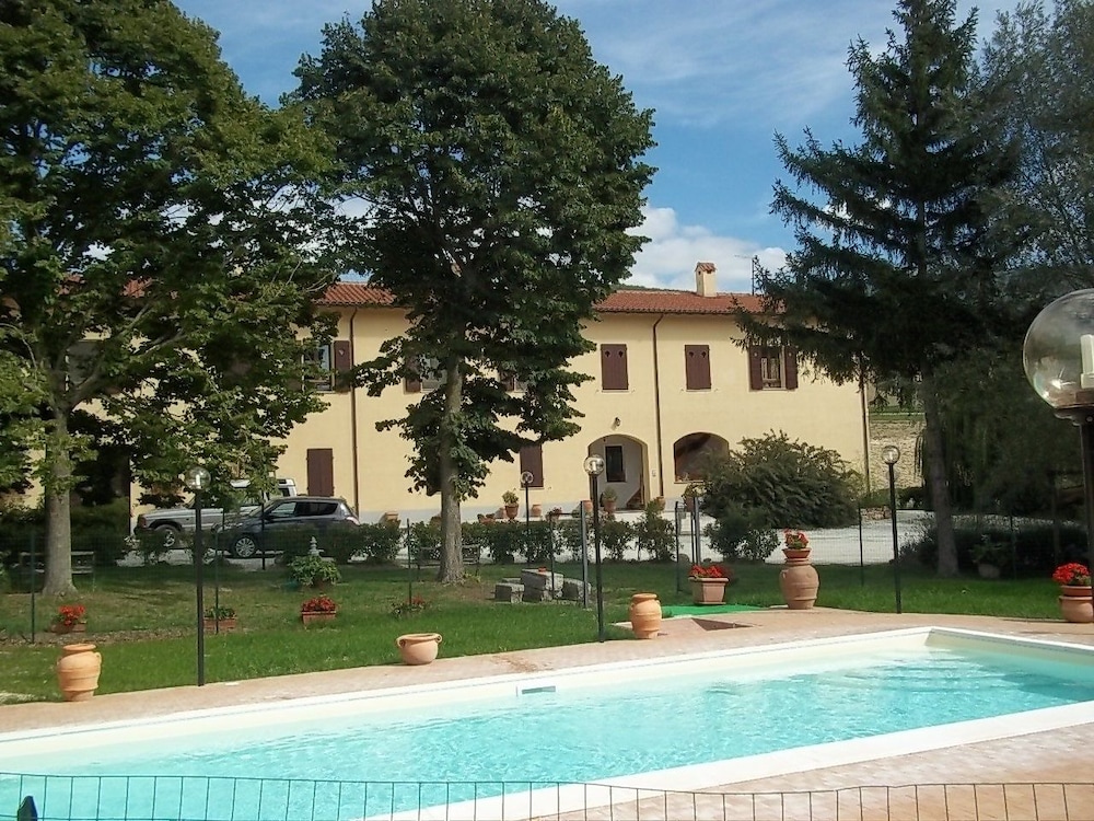 Valle del Poggio — 4-Star Luxury Hotel in Nocera Umbra, Italy