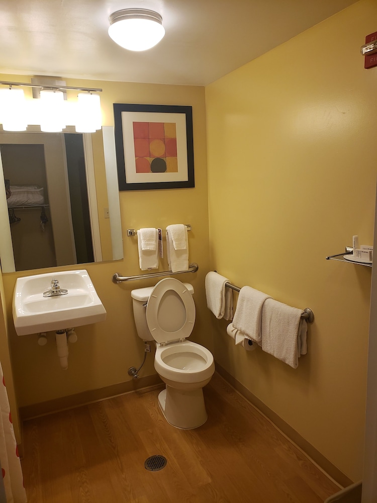 Hawthorn Extended Stay by Wyndham Cincinnati NE Mason - photo 21