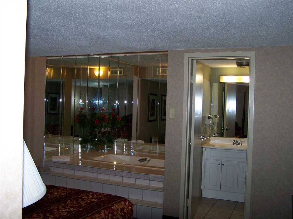 Season's Inn - photo 11