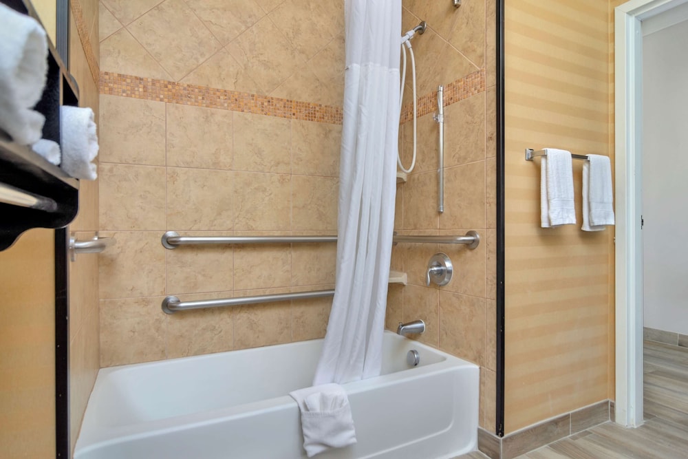 Hampton Inn & Suites Fort Worth Fossil Creek - photo 35