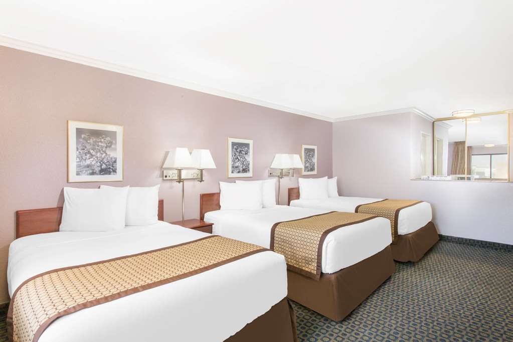 Days Inn by Wyndham Indio - photo 7