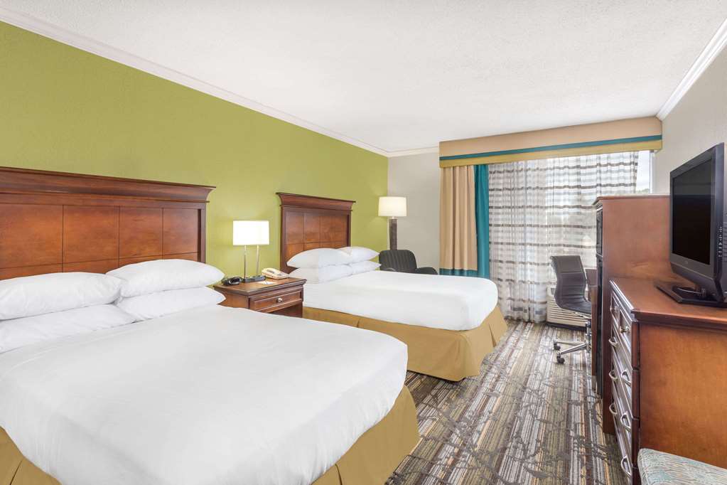 Wyndham Garden Summerville - photo 9
