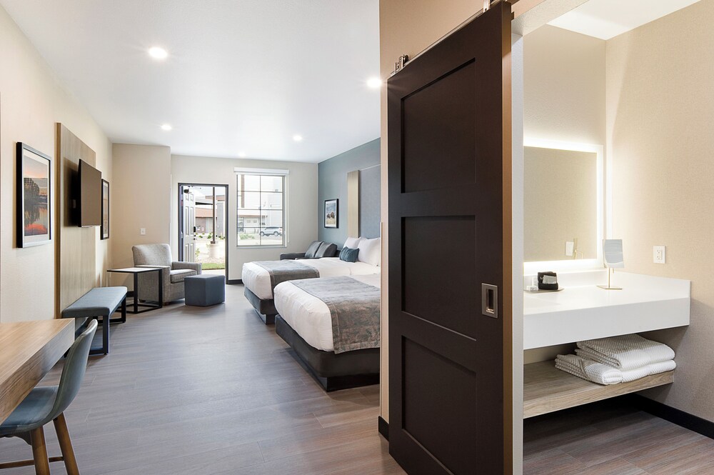 ClubHouse Hotel & Suites Rapid City - photo 11