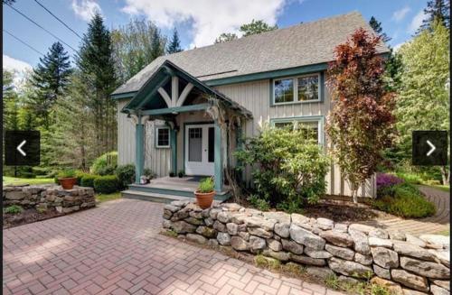 Post and Beam Hikers Dream fire pit pet — hotel in Ellsworth