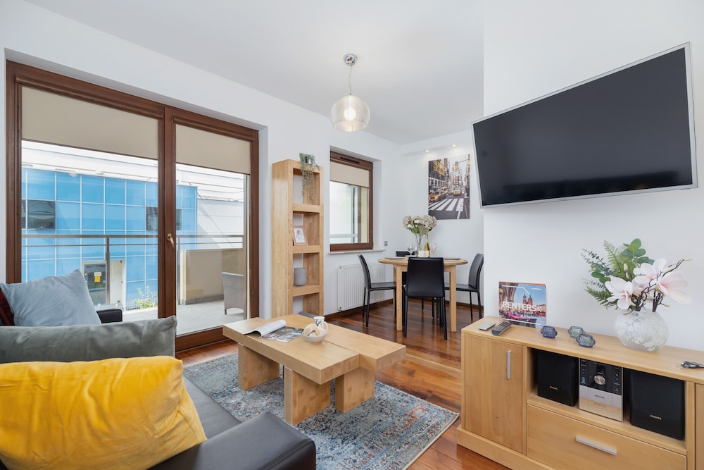 Kraków Błonia Apartment with Balcony by Noclegi Renters — 4-Star Luxury Hotel in Krakow, Poland