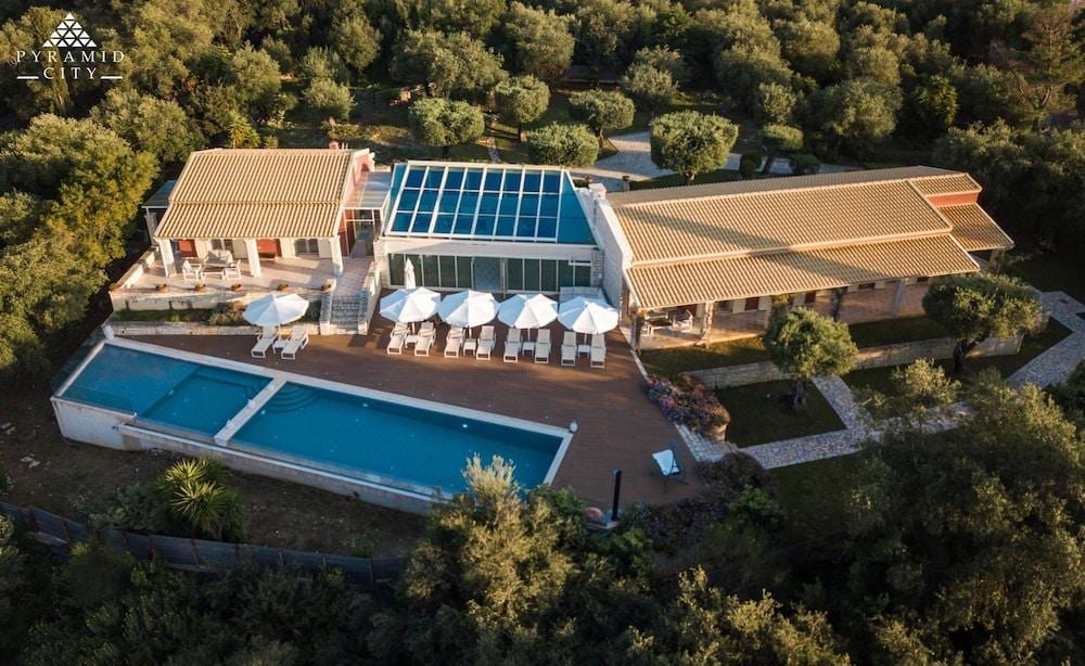 Luxury Villa Aphrodite — 4-Star Luxury Hotel in Corfu, Greece