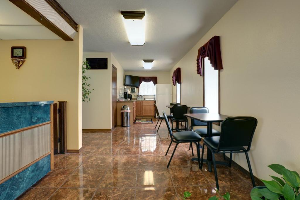 Americas Best Value Inn Weatherford OK - photo 3