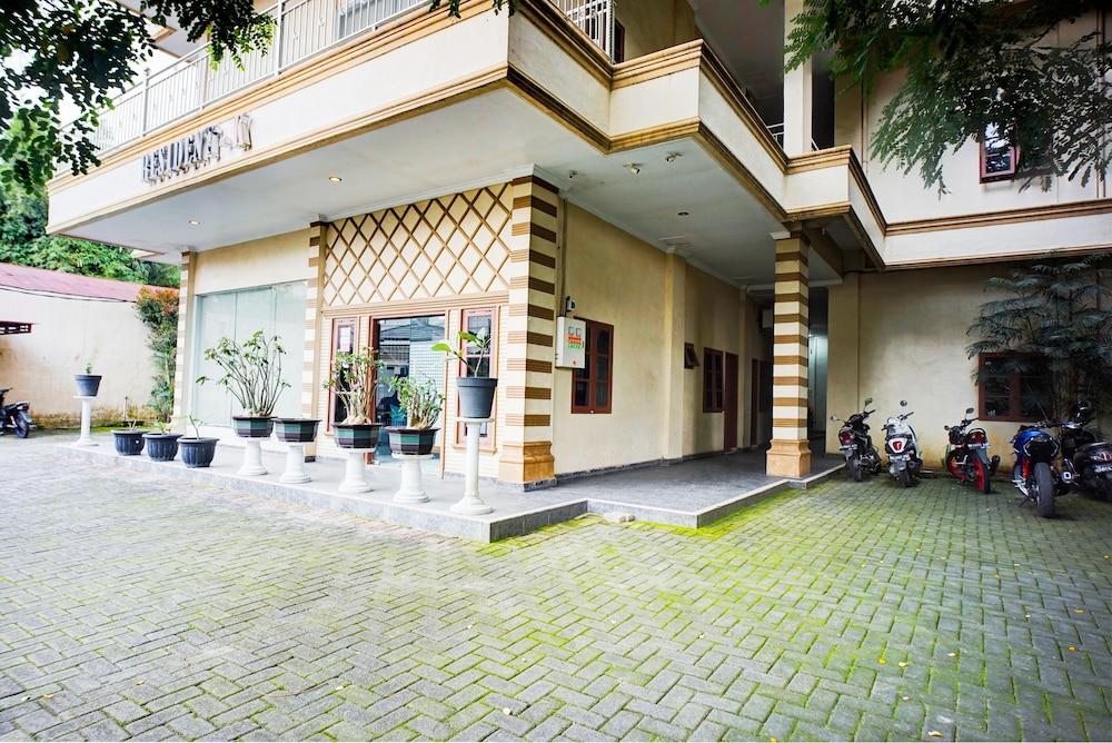 Resident K Syariah - last minute hotel in Medan