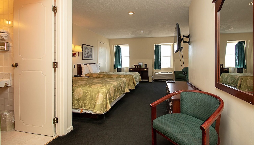 Country Squire Inn & Suites - photo 6
