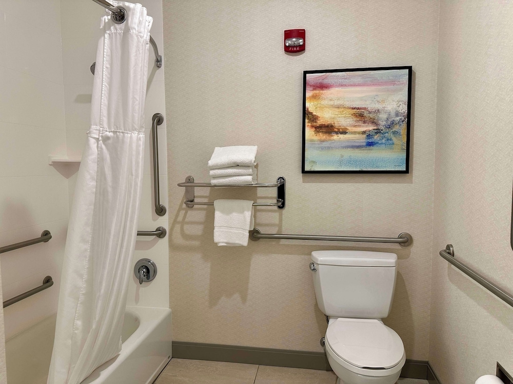 Hilton Garden Inn Oconomowoc - photo 35