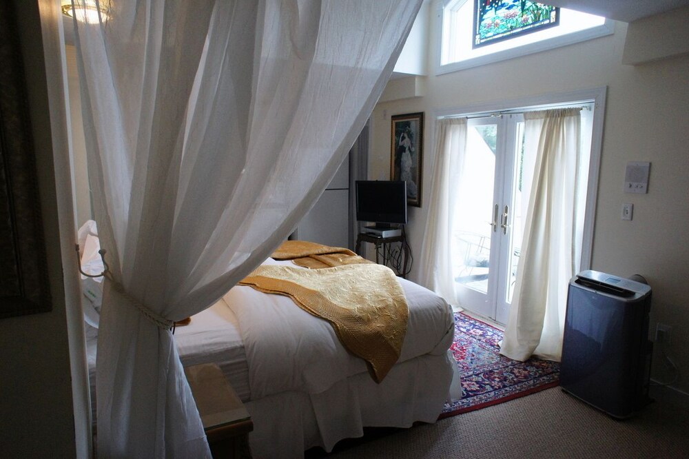 The Columbia Inn at Peralynna Manor - photo 26