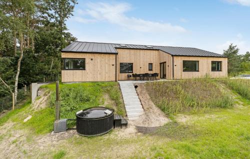 5 Bedroom Awesome Home In Ebeltoft — 5-Star Luxury Hotel in Ebeltoft, Denmark
