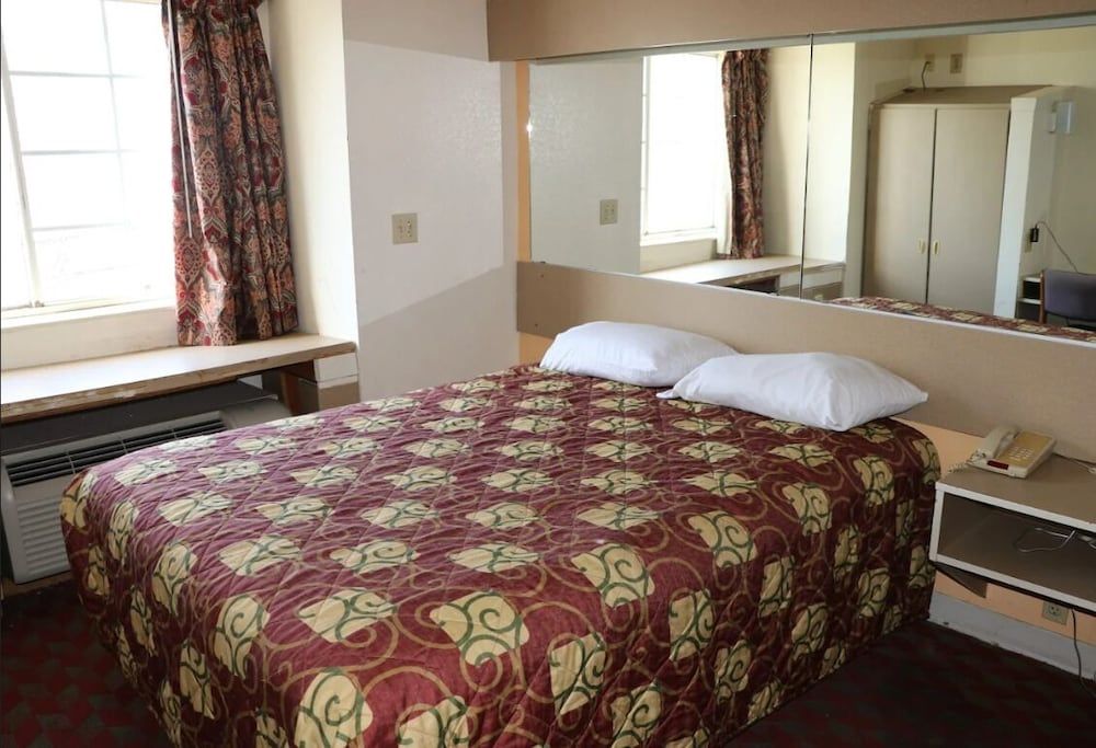 Classic Inn - photo 10