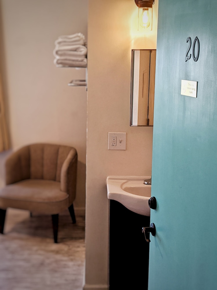 Anchor Pointe Inn - photo 28