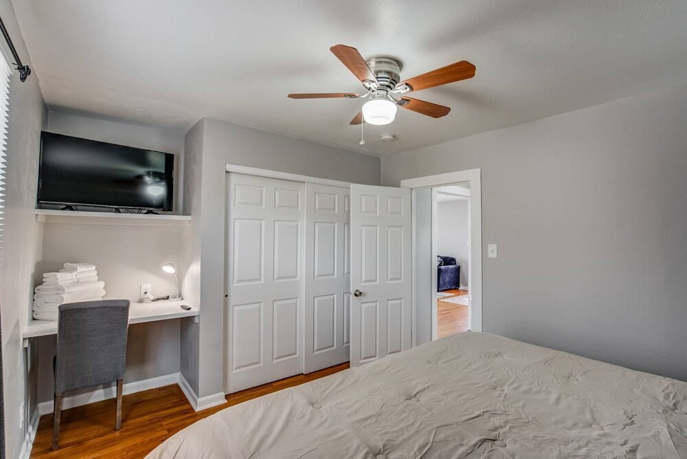 2BR Olympic Training Center Dog friendly - photo 2