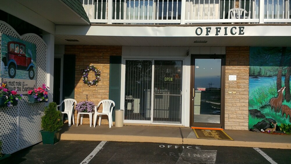 Brentwood Motor Inn - photo 44