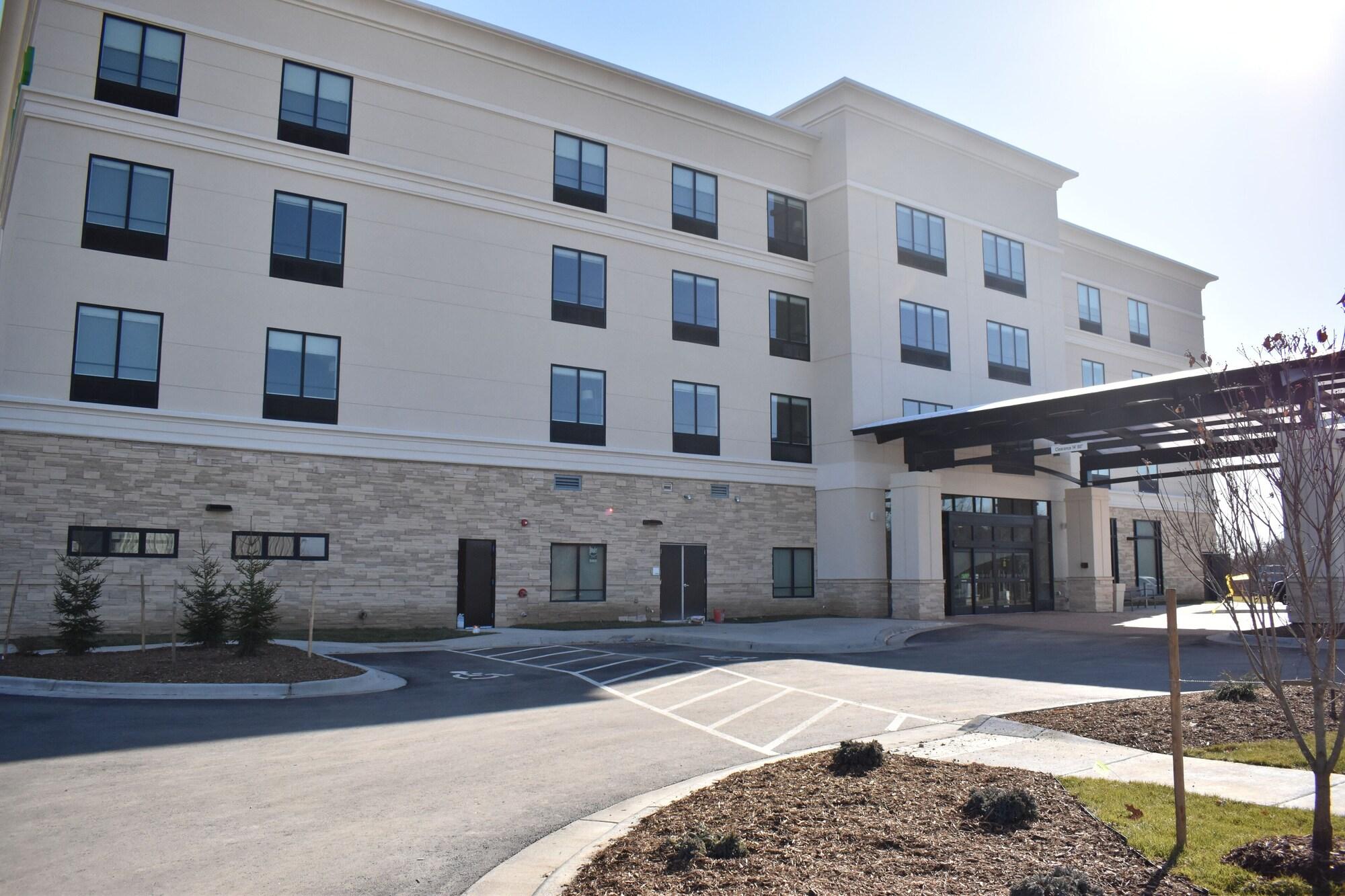 Holiday Inn Kansas City Northeast by IHG - photo 2
