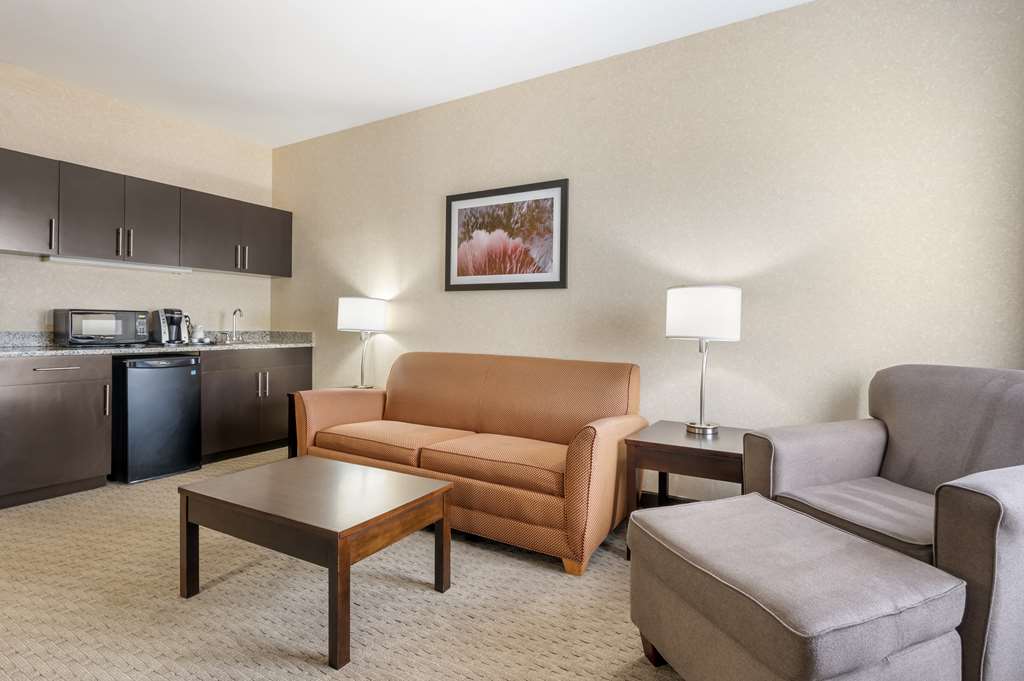 Best Western Plus Howe Inn - photo 20
