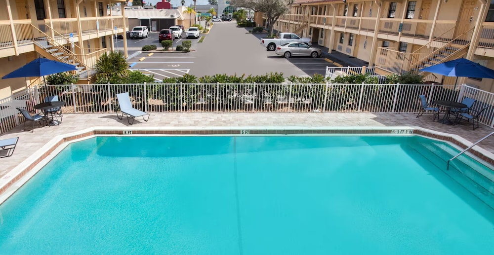 Baymont by Wyndham Fort Myers Central - photo 15