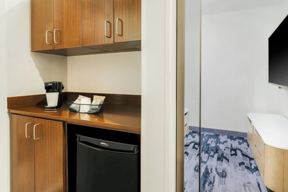 Fairfield Inn & Suites by Marriott San Jose Airport - photo 14