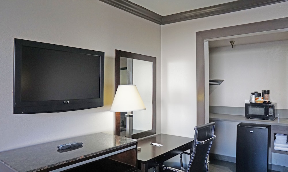 Hawthorne Plaza Inn - photo 7