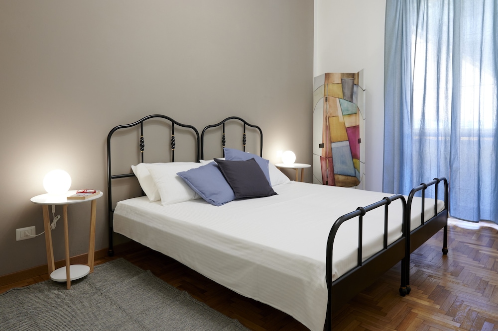 Mars Ribbon — 4-Star Luxury Hotel in Milan, Italy