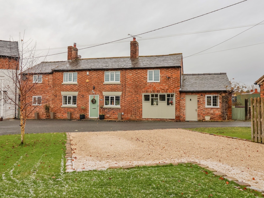 Mill Lane Cottage — 4-Star Luxury Hotel in Chester, United Kingdom