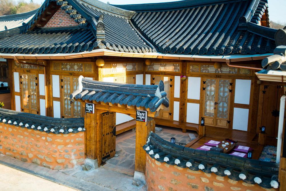 Jeonjuhanogmaeul Ilragdangsarangcae in Jeonju, South Korea