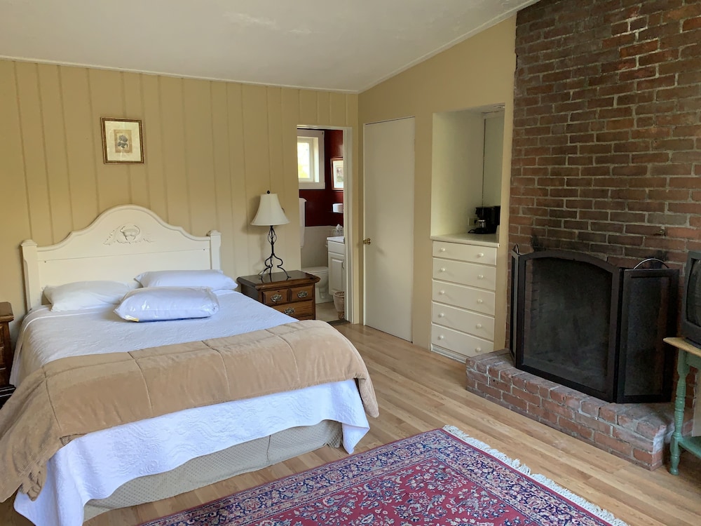 Lovett s Inn and Restaurant - photo 14