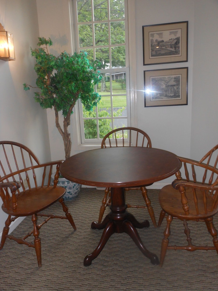 Century Suites Hotel - photo 5