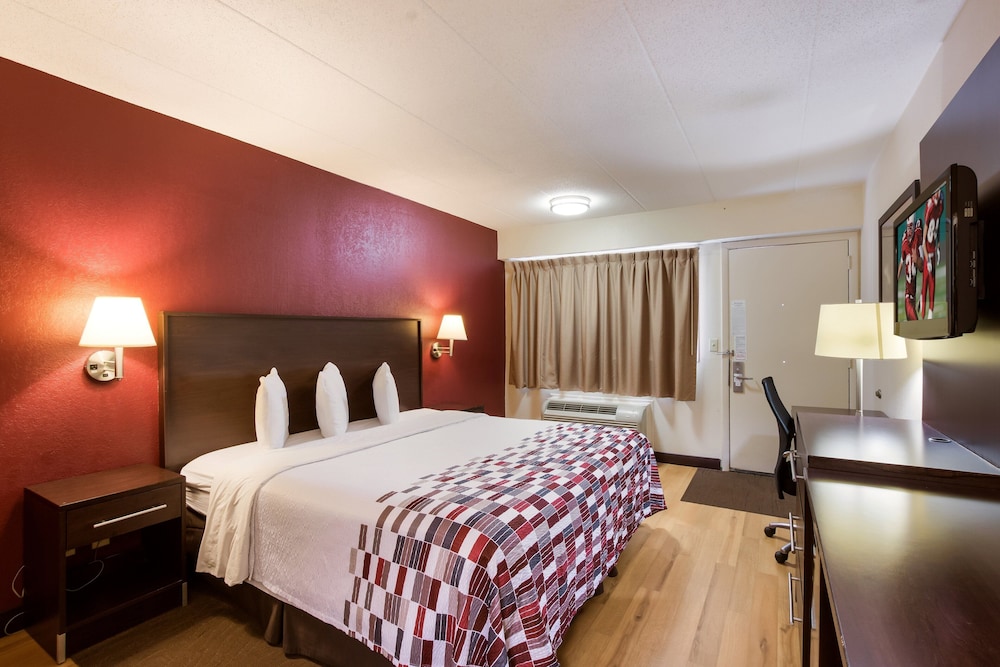 Red Roof Inn Grand Rapids Airport - photo 7