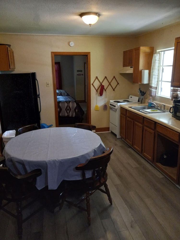 Cedar Falls Motel - photo 11