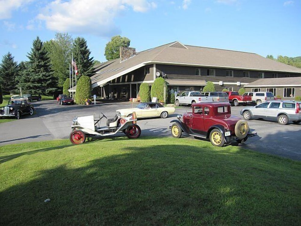 Commodores Inn - photo 74