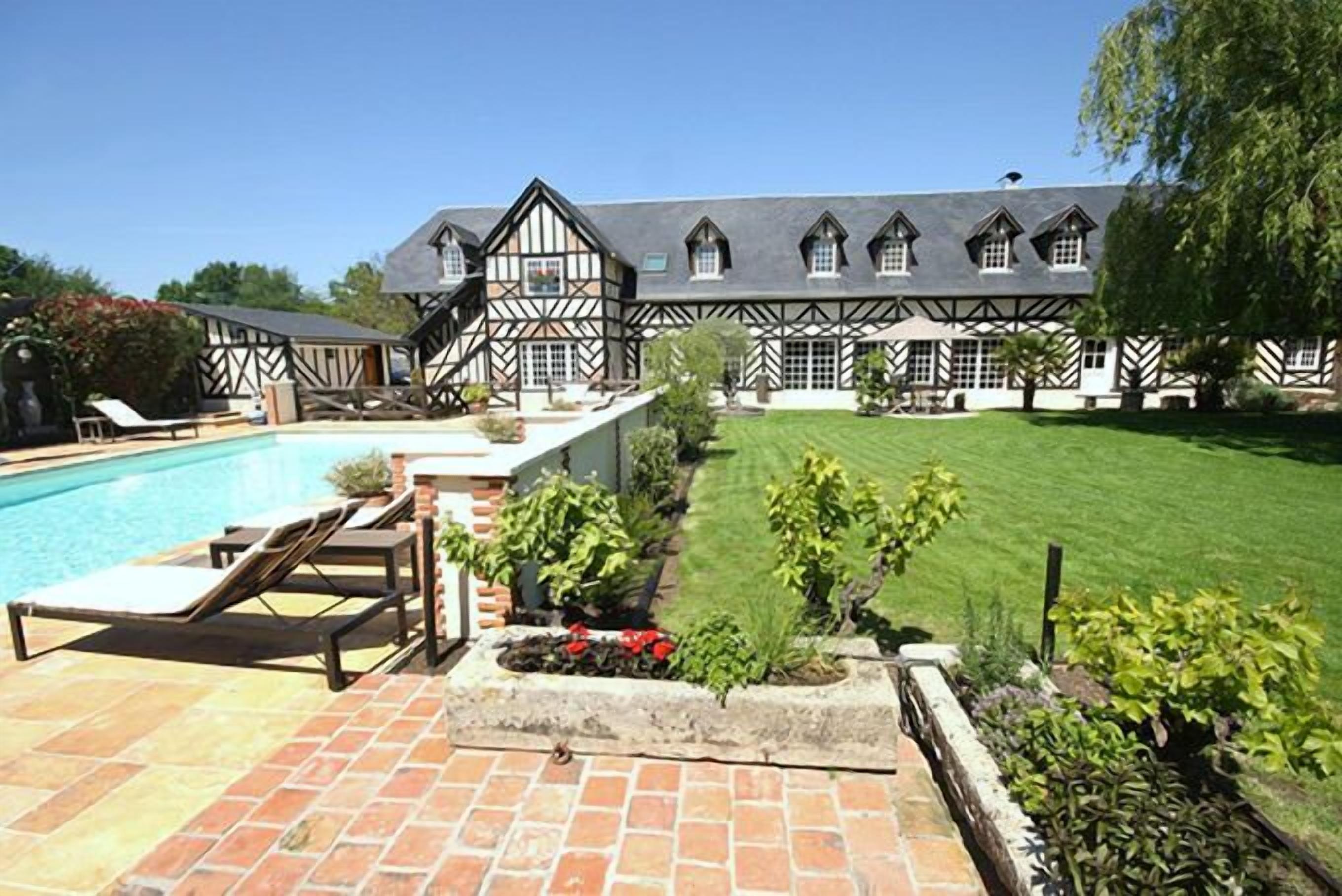 Appartement Manoir de la Croix Sonnet — 4-Star Luxury Hotel in Trouville-Sur-Mer, France