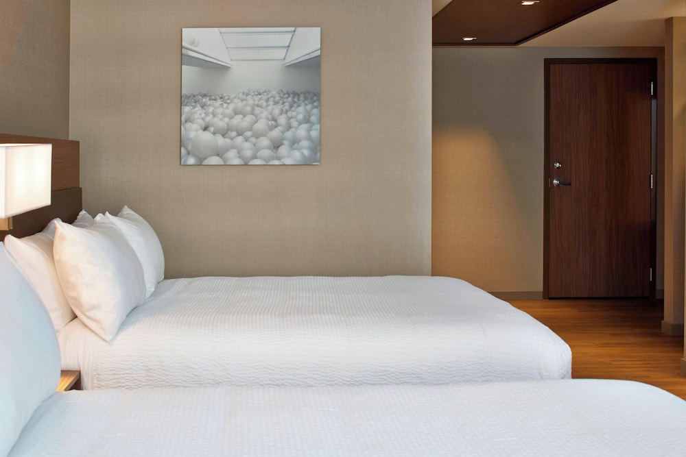 AC Hotel by Marriott Seattle Bellevue Downtown - photo 17
