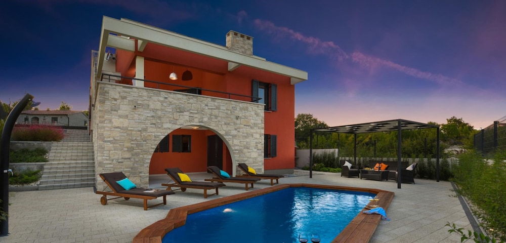 Villa Iris Zadarvillas — 4-Star Luxury Hotel in Novigrad, Croatia