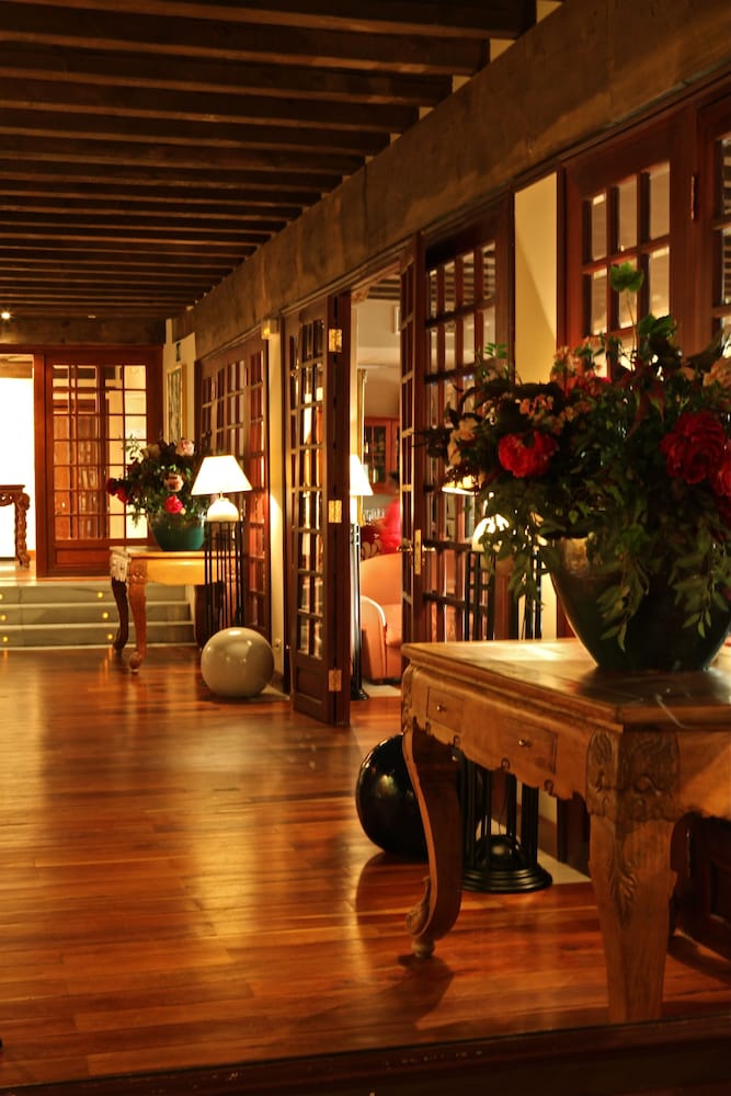Hotel El Rancho — 4-Star Luxury Hotel in Torrecaballeros, Spain