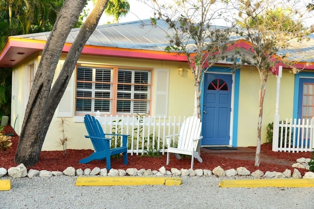 The Palmview and Sandpiper Inns - photo 53