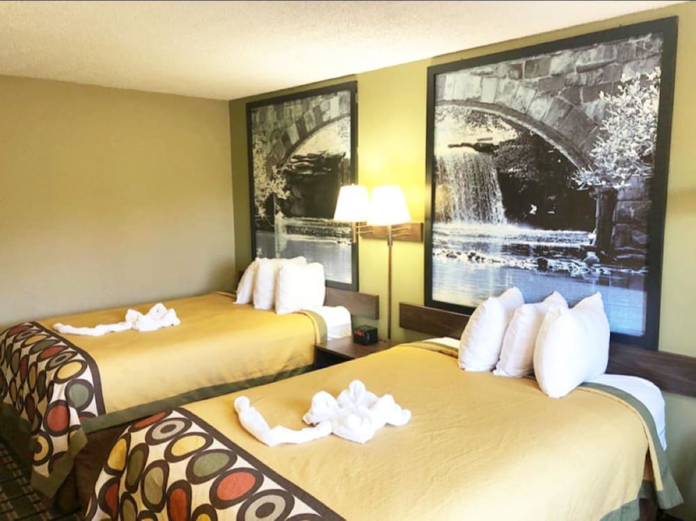 Super 8 by Wyndham Russellville - photo 8