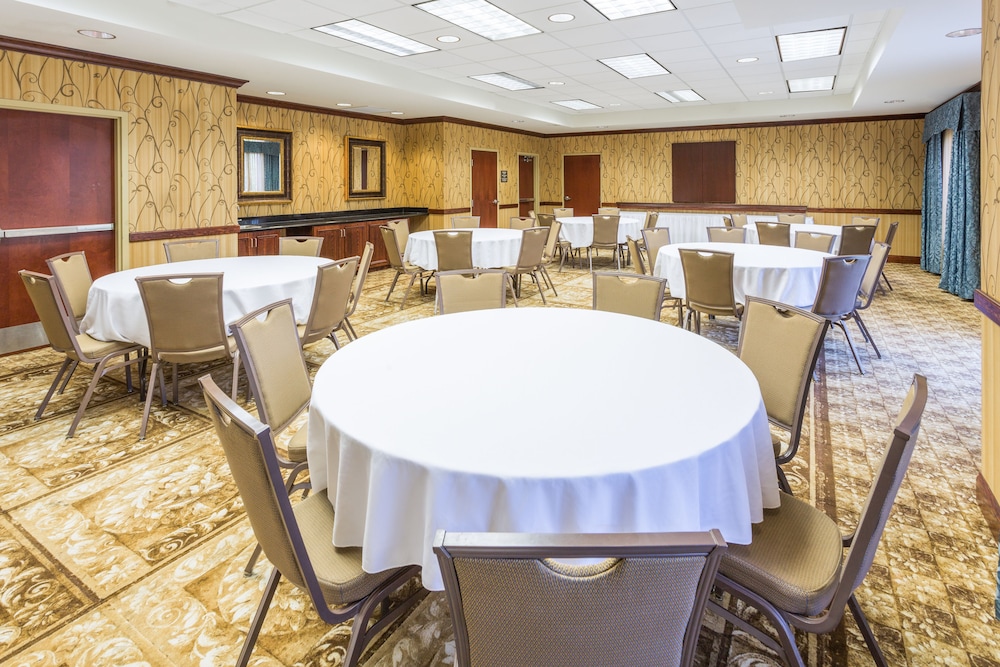 Hampton Inn & Suites Salisbury Fruitland - photo 36