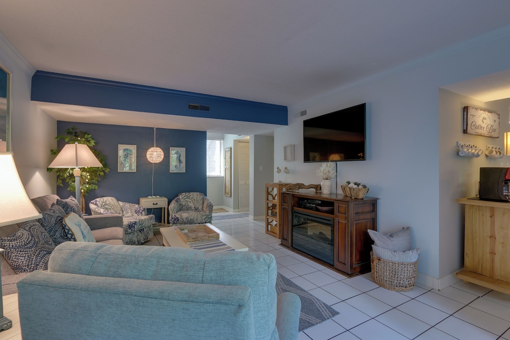 Serene Hilton Head Island Condo with Community Pool — 4-Star Luxury Hotel in Hilton Head Island, United States