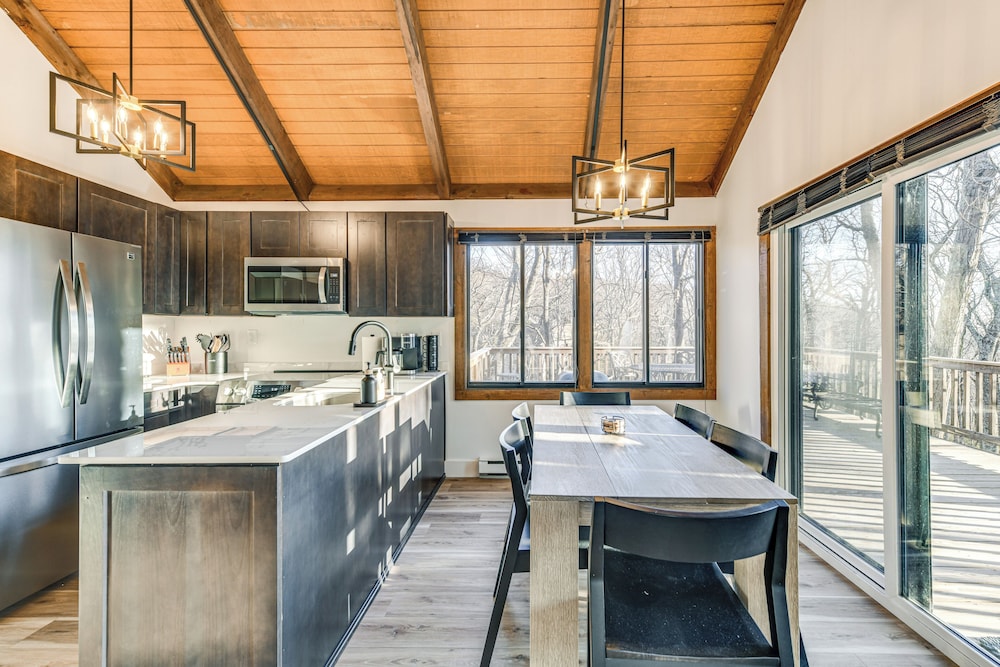 Walk to Ski Slopes: Wintergreen Resort Treehouse — hotel in Nellysford