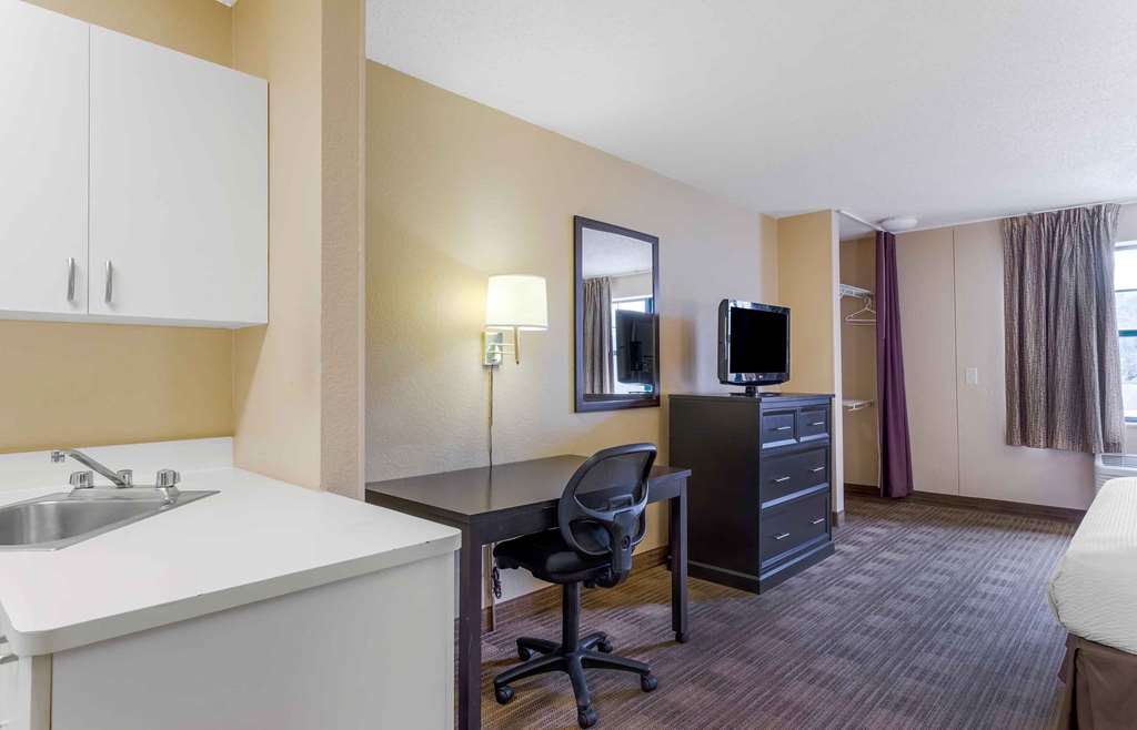 Extended Stay America Suites Houston Galleria Westheimer - photo 17
