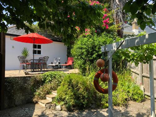 Little Gem with Private Hot Tub Up to 25 percent off ferry — 4-Star Luxury Hotel in Shanklin, United Kingdom