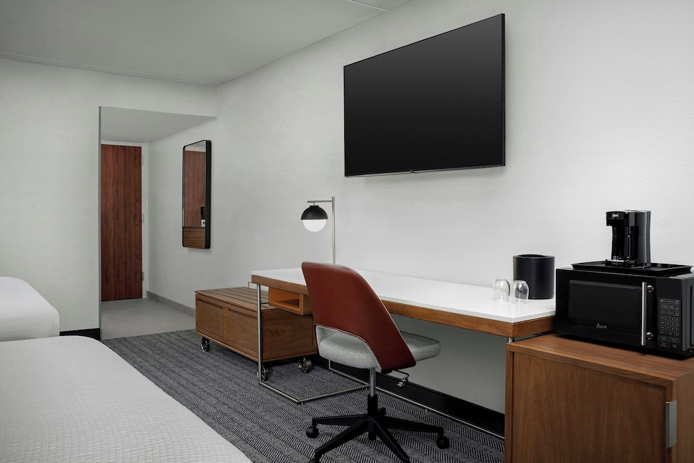 Courtyard by Marriott Bloomington - photo 10