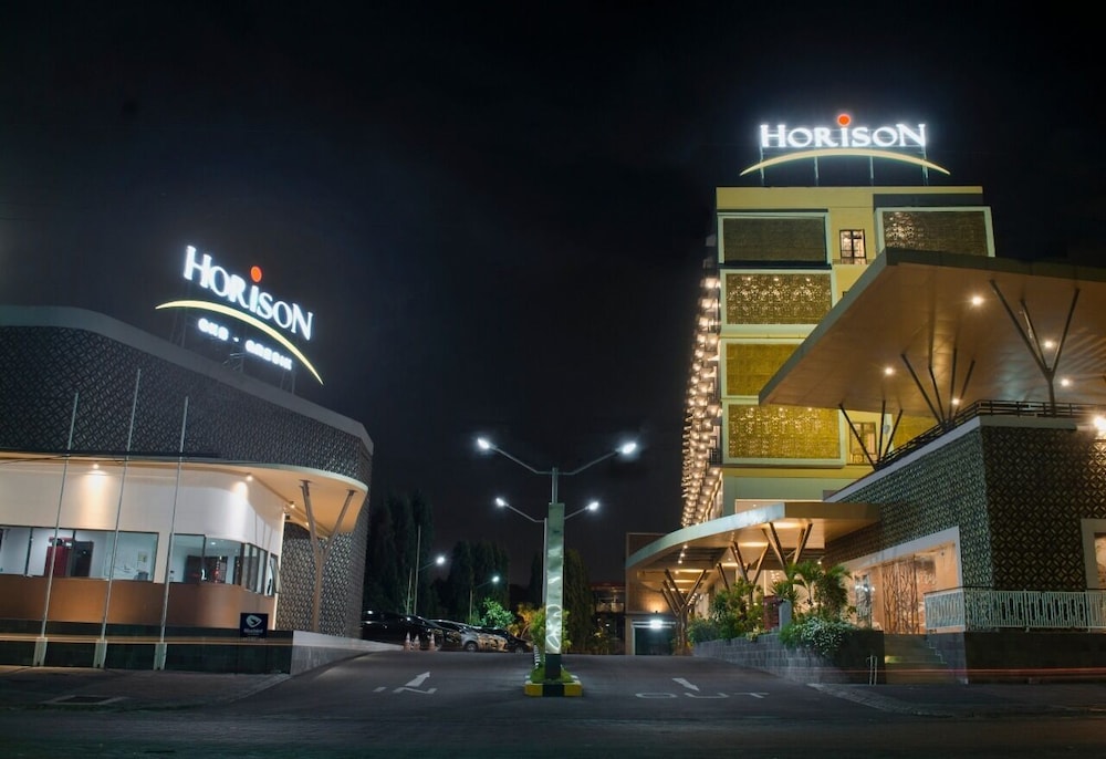 Hotel Horison GKB Gresik - carbon neutral hotel in Gresik