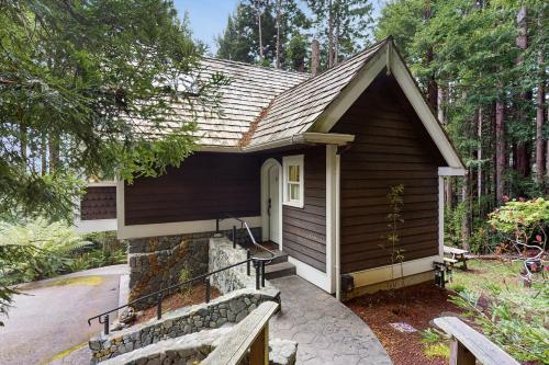 Serene Redwood Retreat - photo 24