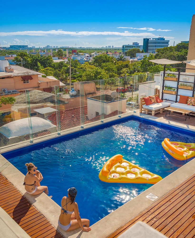 Nomads Hotel & Rooftop pool - carbon neutral hotel in Cancun