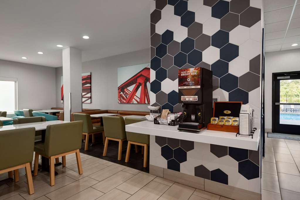 La Quinta Inn & Suites by Wyndham Gonzales LA - photo 7